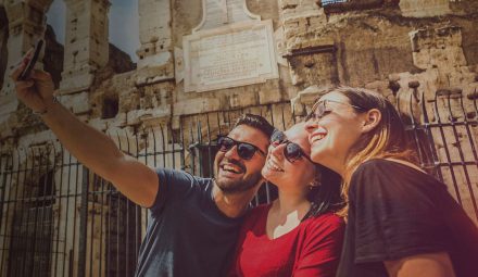 Zapewnij sobie spokój i bezpieczeństwo podczas wakacji z nową ofertą ubezpieczenia turystycznego AVIVA.