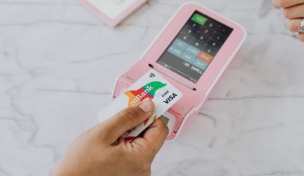 Ile kosztuje korzystanie z promocji bankowych?