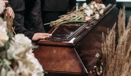 Upoważnienie do konta bankowego po śmierci – jak zabezpieczyć pieniądze po bliskiej osobie?