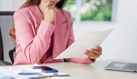 Limit odnawialny (kredyt w koncie) – jak działa, ile kosztuje i czy warto?