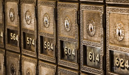 Jak wypłacić pieniądze z konta oszczędnościowego?