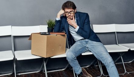 Wypłata zasiłku dla bezrobotnych na konto bankowe - co musisz wiedzieć?