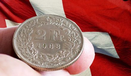 Szwajcarski Bank Centralny obniżył stopy procentowe. Nie wszyscy frankowicze skorzystają