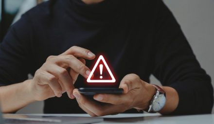 Fałszywy SMS o długach. W konsekwencji można naprawdę stracić pieniądze