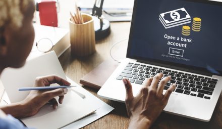 Jak założyć konto w banku przez Internet?