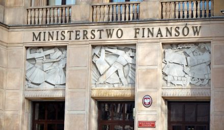 Dług publiczny Polski niebezpiecznie rośnie. Opublikowano białą księgę finansów publicznych