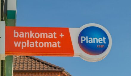 Bezpłatne wpłaty w sieci Planet Cash dla klientów Nest Banku