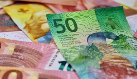 Dobra wiadomość dla frankowiczów. Szwajcarski Bank Narodowy obniżył stopy procentowe