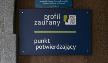 Nowy rodzaj oszustwa. Cyberprzestępcy podszywają się pod stronę rządową