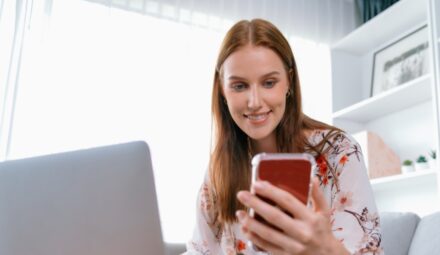 Bankowość elektroniczna coraz powszechniejsza. Wzrasta znaczenie aplikacji mobilnych banków