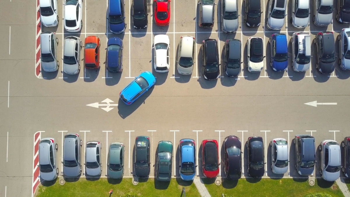 UOKiK skontrolował parkingi i myjnie samochodowe w Polsce. Nie jest dobrze