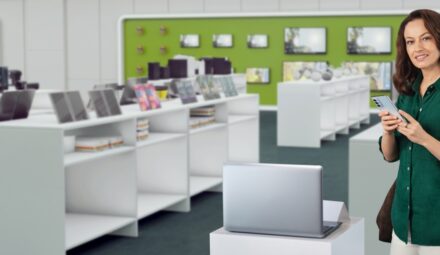 Innowacyjna kampania VeloBanku. Obok aktorki bierze w niej udział jej wirtualny awatar