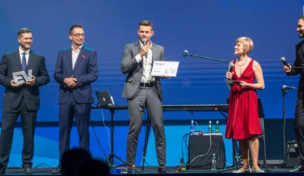 PKO Leasing z prestiżową nagrodą. Spółka Liderem Elektromobilności 2024