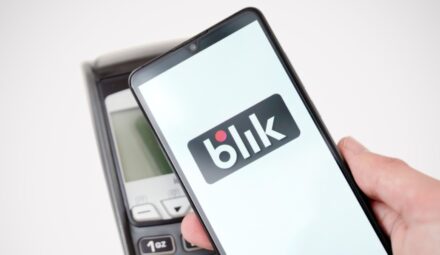 Użytkownicy iPhone'ów się ucieszą. Już wkrótce skorzystają ze zbliżeniowego BLIK-a