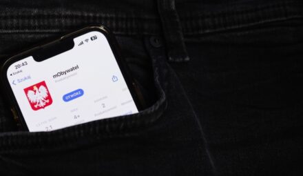 Sukces aplikacji mObywatel. Emeryci korzystają z mLegitymacji