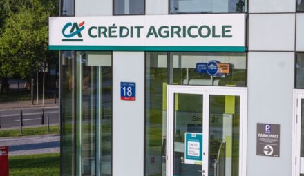 Usługa SoftPOS w Credit Agricole. Umożliwia odbieranie płatności zbliżeniowych telefonem