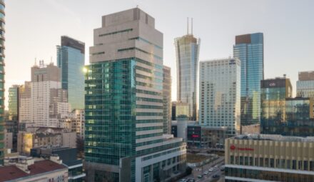 Pekao Tower zniknie z panoramy stolicy? Bank chce go sprzedać