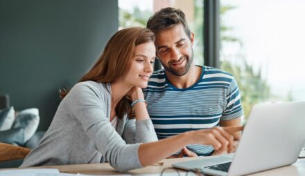 Dopisanie współwłaściciela do konta bankowego – kiedy warto i jak to zrobić?