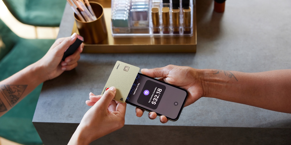 Funkcja Tap to Pay na iPhone w Polsce. Informacja Adyen