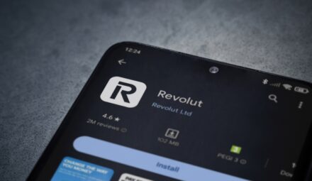 Aplikacja Revolut z nowymi funkcjami bezpieczeństwa. Pomoc w ochronie środków klientów