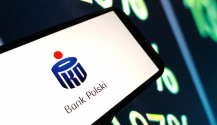 Akcje PKO BP na rekordowym poziomie. Kapitalizacja przekroczyła 100 mld zł