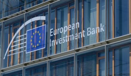 Europejski Bank Inwestycyjny wyemitował obligacje dłużne. Proces wsparł Bank Pekao