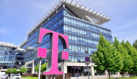 T-Mobile z decyzją UOKiK. Rekompensaty dla klientów za niechciane subskrypcje