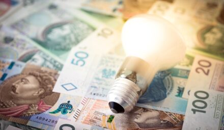 Jak oszczędzać prąd w domu? Sposoby, które pozwolą Ci obniżyć rachunki