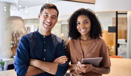 Doradca finansowy vs. ekspert kredytowy – kogo wybrać do bezpiecznej podróży po kredyt?