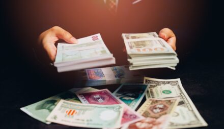 Jak zarabiać na spreadach walutowych?