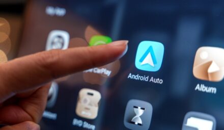 InPost Mobile w Android Auto. Zdalne otwieranie Paczkomatu z samochodu