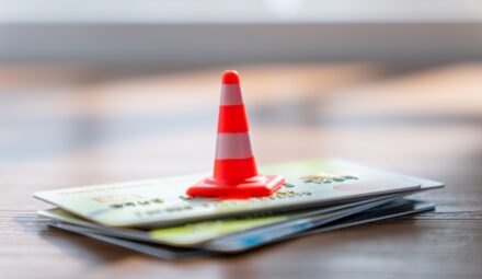 Wyłudzenia kredytów znów poważnym problemem. Raport ZBP