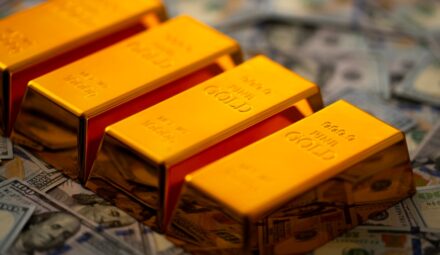 Złoto bije kolejne rekordy. Przekroczono granicę 5 tys. dolarów za uncję