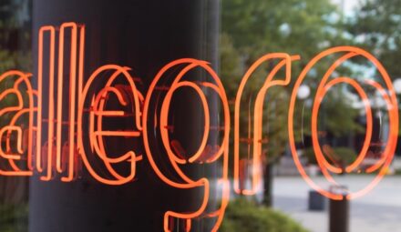 Allegro objęte postępowaniem UOKiK. Możliwe naruszenie reguł konkurencji