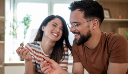 Oszczędzanie budzi pozytywne skojarzenia u Polaków. Badanie ING