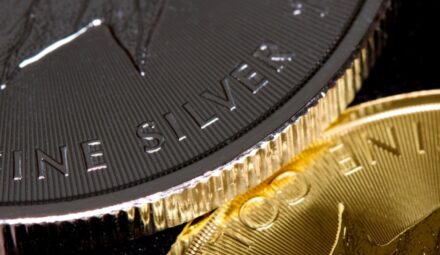 Złoto i srebro tracą na wartości. Odwrócenie trendu, czy chwilowa korekta?