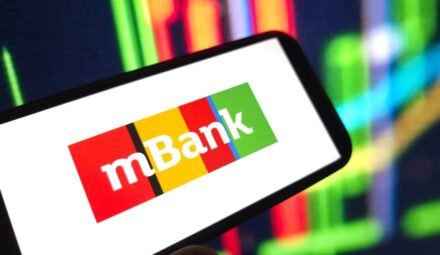 mBank z rosnącym zaufaniem rynku. Agencja S&P Global Ratings podnosi jego perspektywę