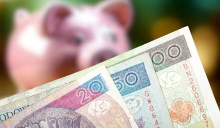 Oszczędności Polaków wciąż rosną. Wynoszą ponad 2,5 bln zł
