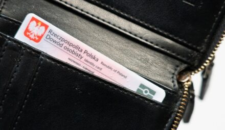 Koniec ważności dowodu osobistego. Jak szybko zaktualizować dane w banku i uniknąć blokady konta?