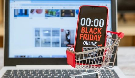 Zakupy z AI na Black Friday. 3 przydatne funkcje i pułapka w cenie