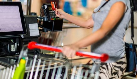 Ważysz zakupy w Biedronce? Ten przycisk obniża błędny rachunek