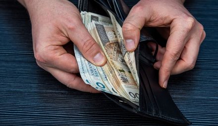 Płaca minimalna 2027: rząd daje 4950 zł, firmy zapłacą miliardy