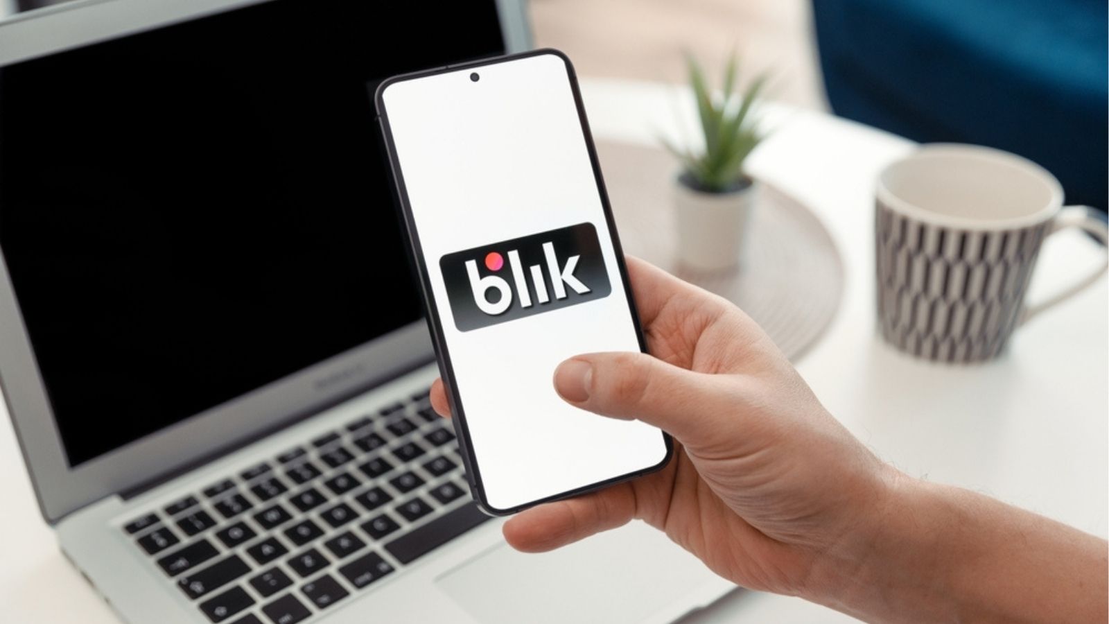 Transakcja BLIK zatwierdzona przez agenta AI w telefonie