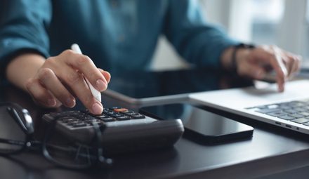 Nawet 1215 zł zysku na rękę. Te banki wciąż dają 6% w październiku