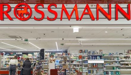 Nowe okazje w Rossmannie od 22 października. Ruszyły akcje z gratisami