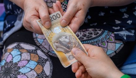 Dwa przelewy z ZUS w październiku. Pieniądze trafią na konta przed 1 listopada