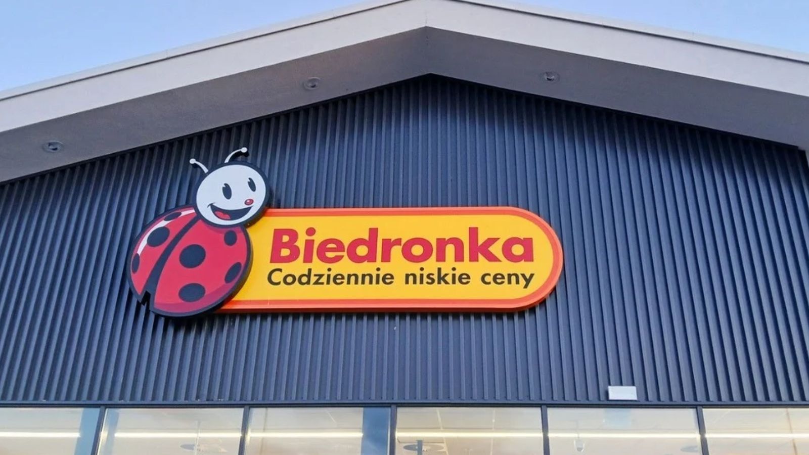 Biedronka i mBank rozdają bony na zakupy