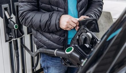 Ile zapłacimy za paliwo na 1 listopada? Benzyna w dół, drogi diesel