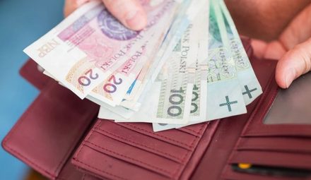 Nawet ponad 1000 zł premii od banku. Sprawdzamy oferty na październik 2026